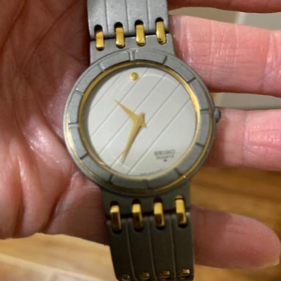 LIKE NEW! Men's Seiko Quartz Silver Matt Finish/Two Tone Gold/Stainless Watch - Picture 3 of 11